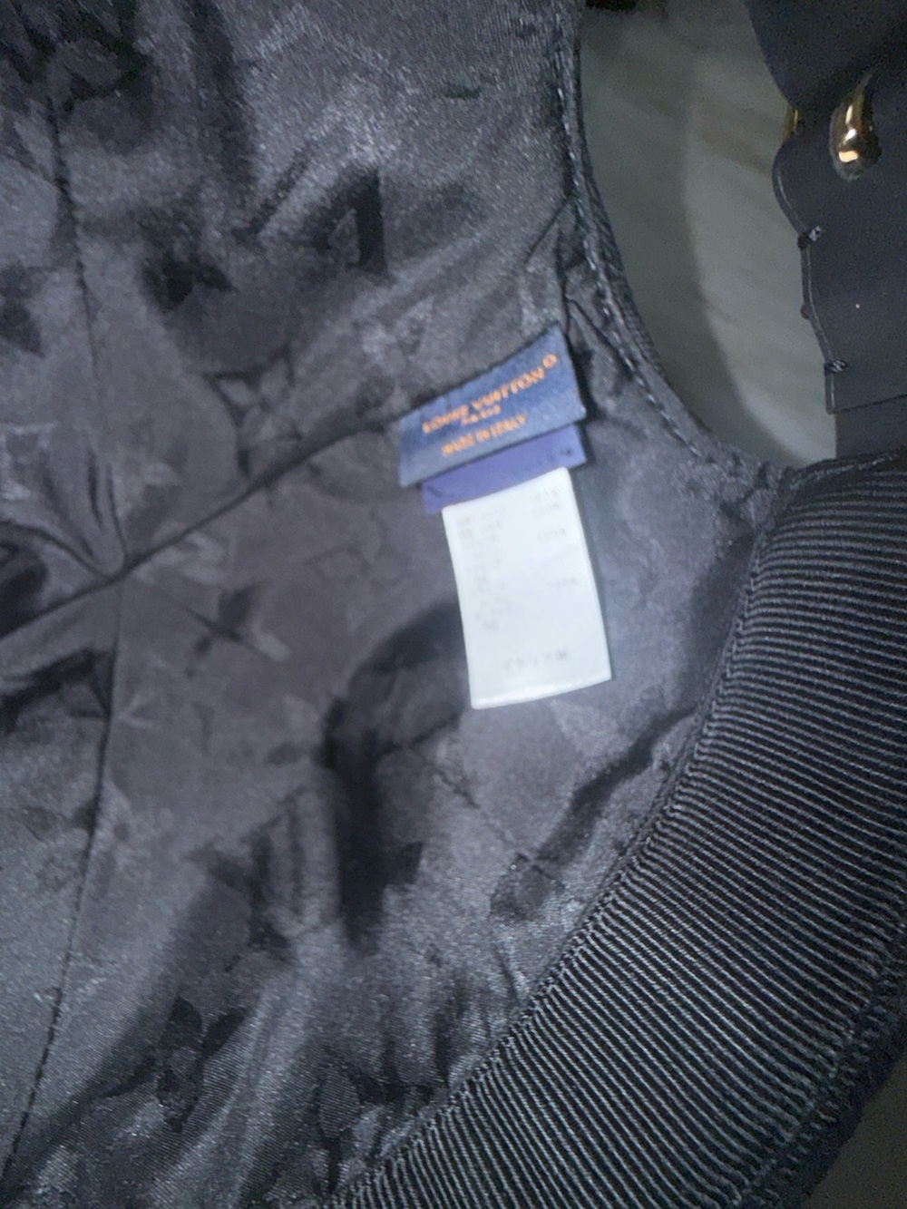 Louis Vuitton Iconic Black Hat - Picture 16 of 16